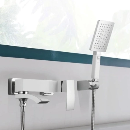 Фото Змішувач для ванни з поворотним виливом та душовим гарнітуром Qtap Swan Cascada