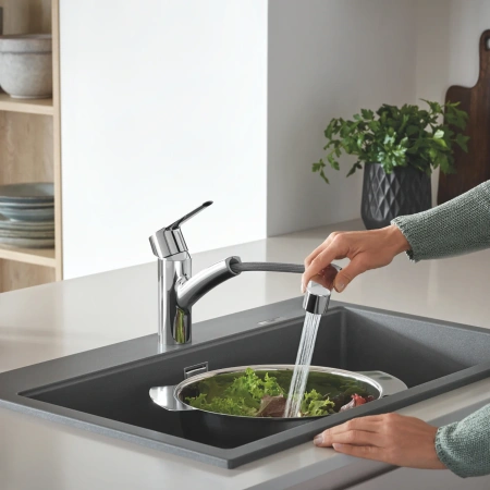 Фото Змішувач для кухні з висувним виливом Grohe QuickFix Start